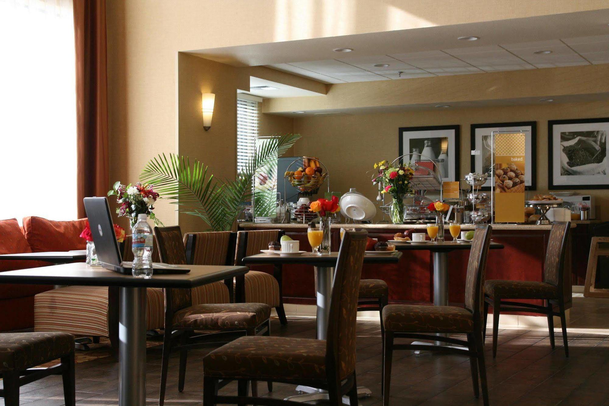 Hampton Inn & Suites Oakland Airport-Alameda Restoran fotoğraf